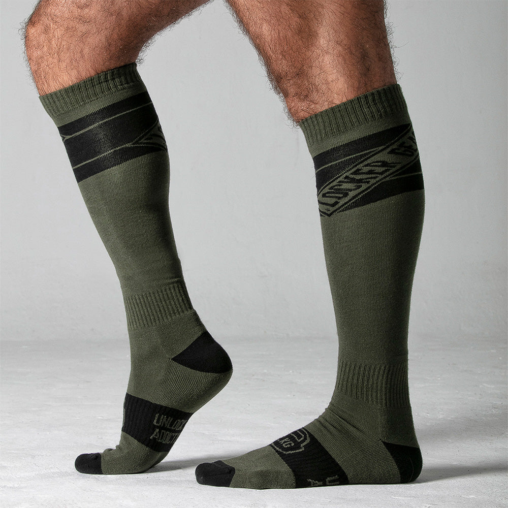 Knee-high men's fetish sock wear
